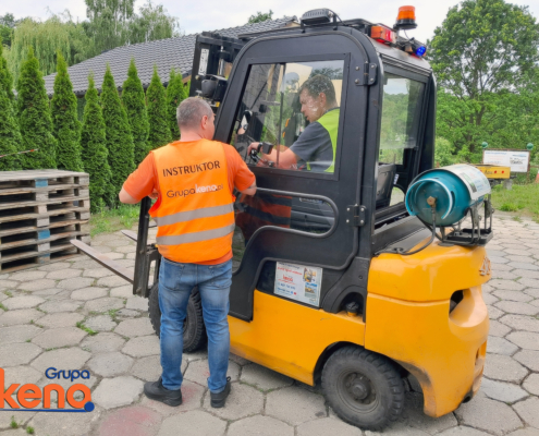 Kurs wózek widłowy, uprawnienia operator wózka widłowego UDT. Kurs wózek widłowy, uprawnienia operator wózka widłowego UDT.