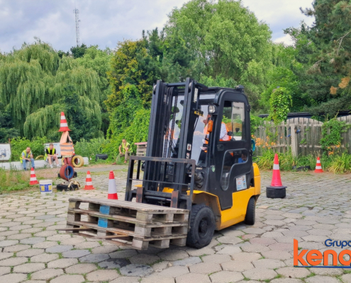 Kurs wózek widłowy, uprawnienia operator wózka widłowego UDT. Kurs wózek widłowy, uprawnienia operator wózka widłowego UDT.