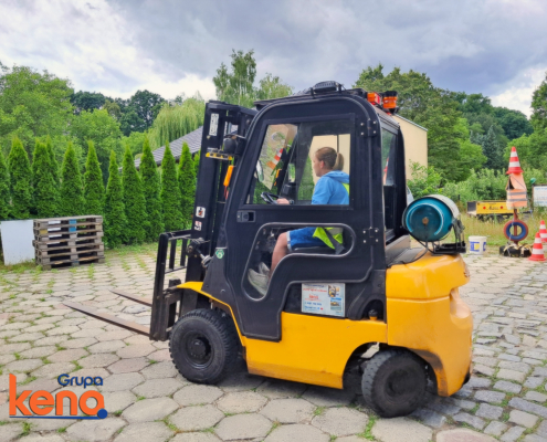 Kurs wózek widłowy, uprawnienia operator wózka widłowego UDT. Kurs wózek widłowy, uprawnienia operator wózka widłowego UDT.