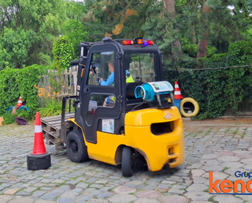 Kurs wózek widłowy, uprawnienia operator wózka widłowego UDT. Kurs wózek widłowy, uprawnienia operator wózka widłowego UDT.